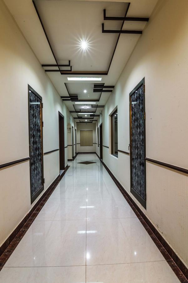 Midway Hotel & Restaurant Sadiqabad エクステリア 写真