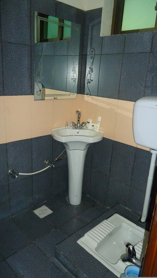 Midway Hotel & Restaurant Sadiqabad エクステリア 写真