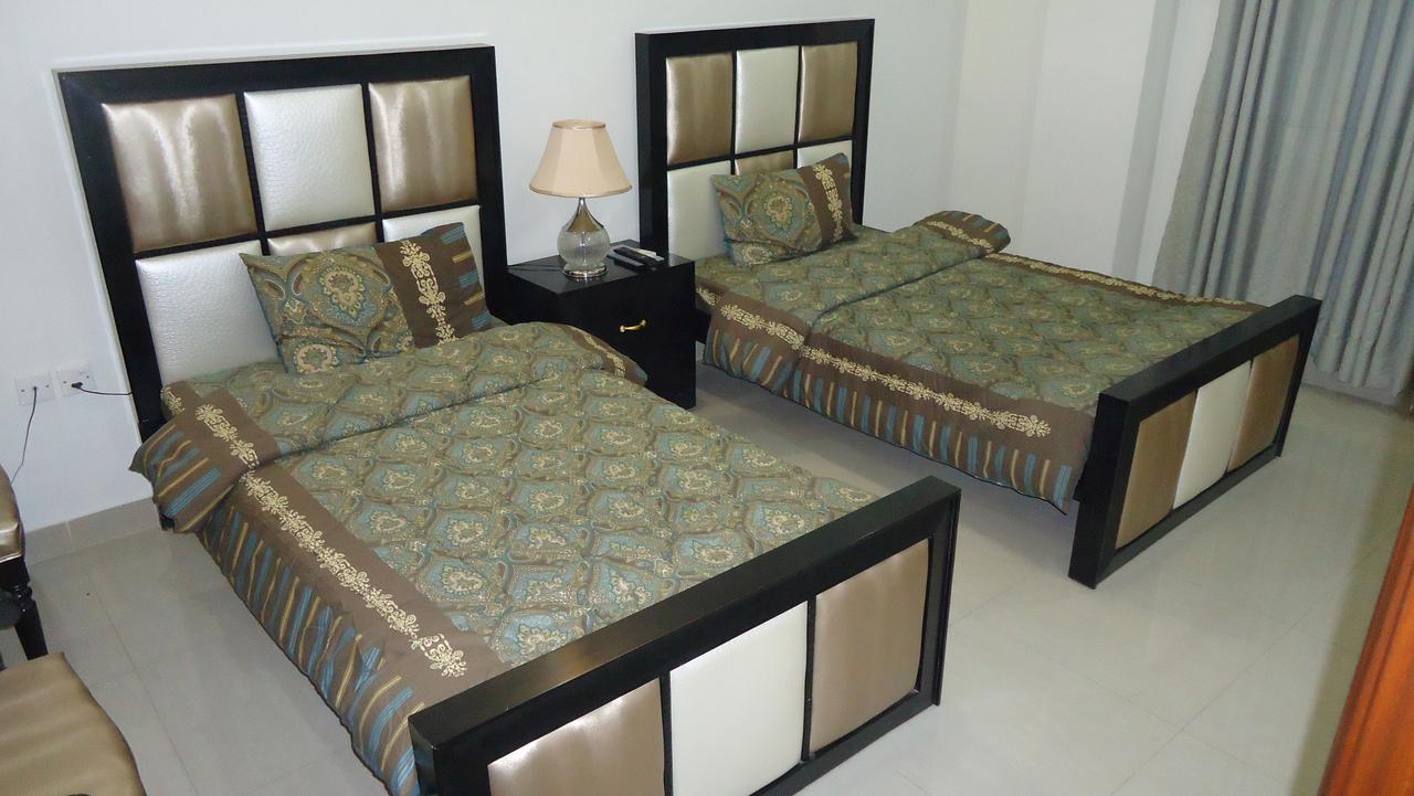 Midway Hotel & Restaurant Sadiqabad エクステリア 写真