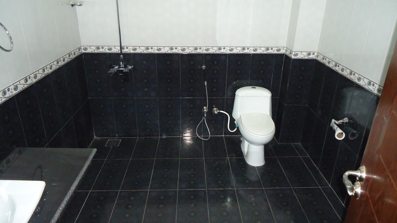 Midway Hotel & Restaurant Sadiqabad エクステリア 写真
