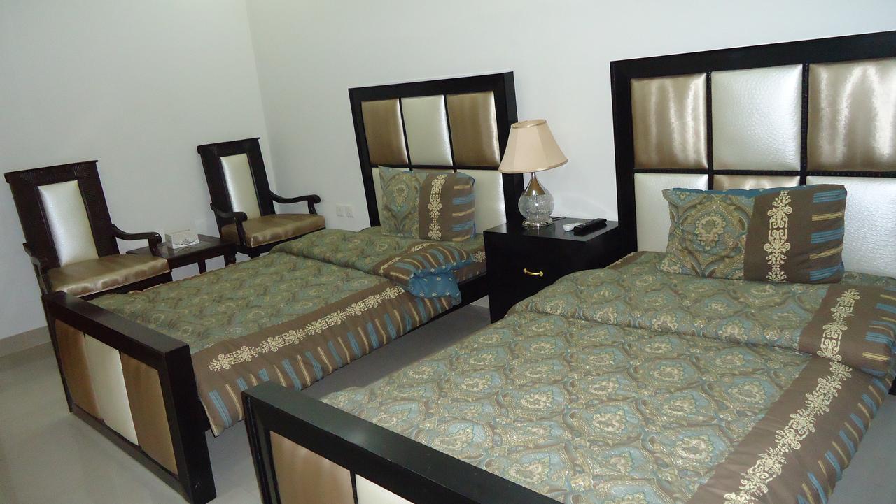 Midway Hotel & Restaurant Sadiqabad エクステリア 写真