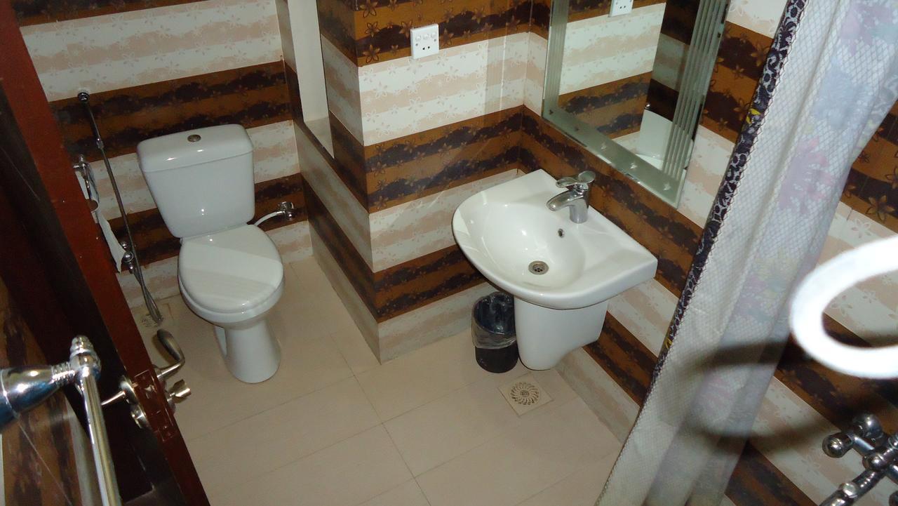 Midway Hotel & Restaurant Sadiqabad エクステリア 写真