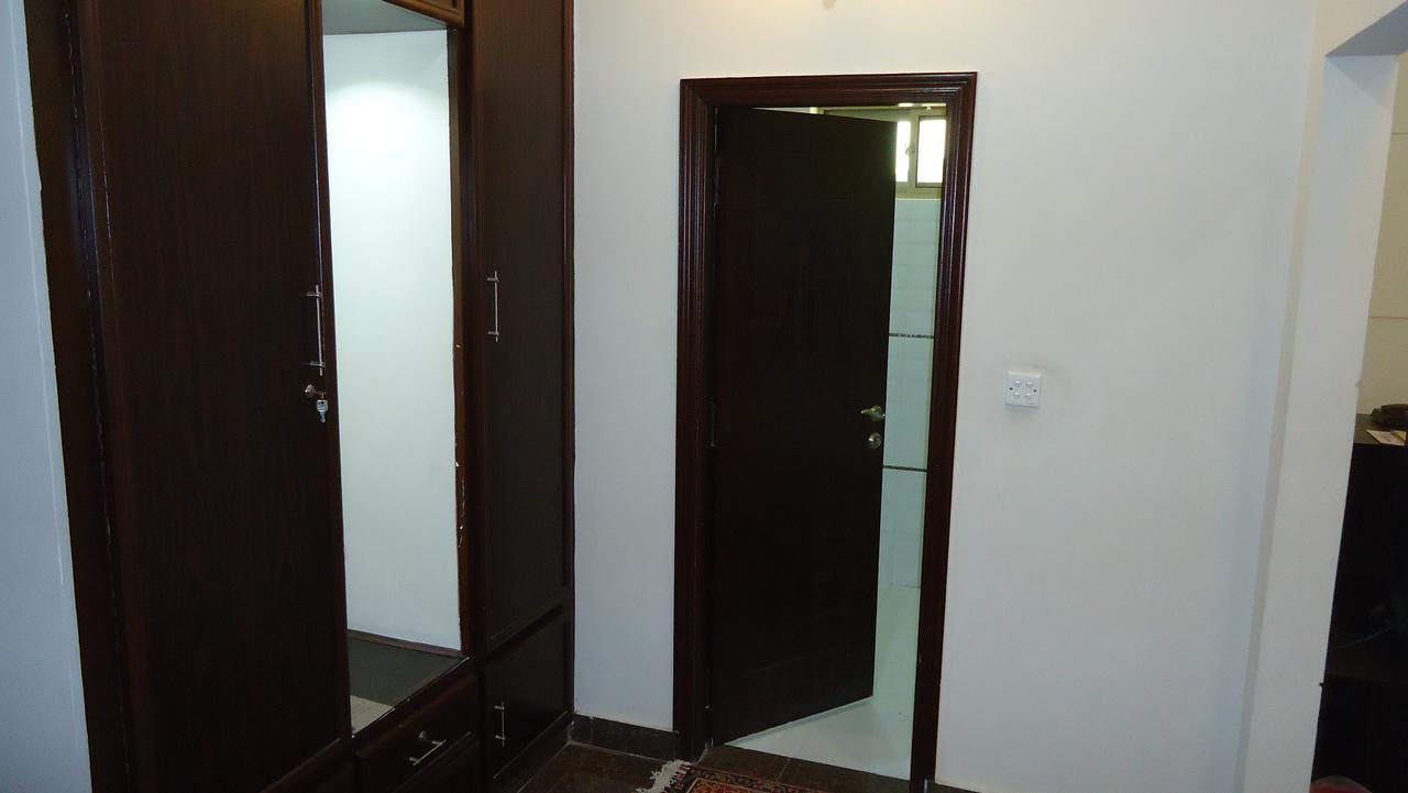 Midway Hotel & Restaurant Sadiqabad エクステリア 写真