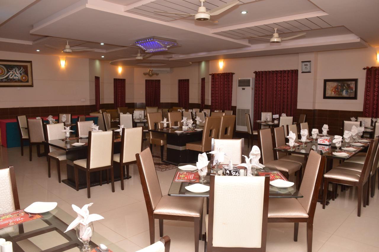 Midway Hotel & Restaurant Sadiqabad エクステリア 写真