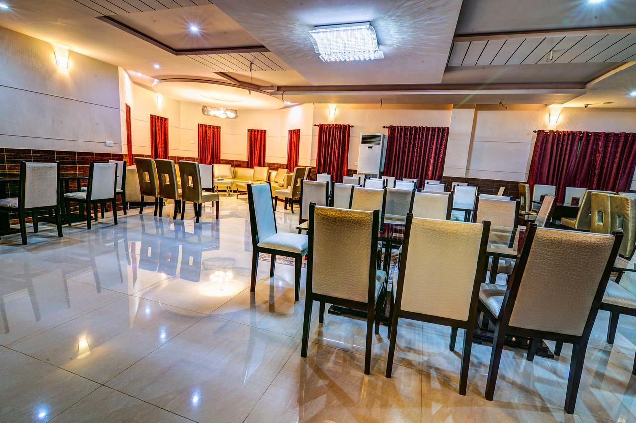 Midway Hotel & Restaurant Sadiqabad エクステリア 写真
