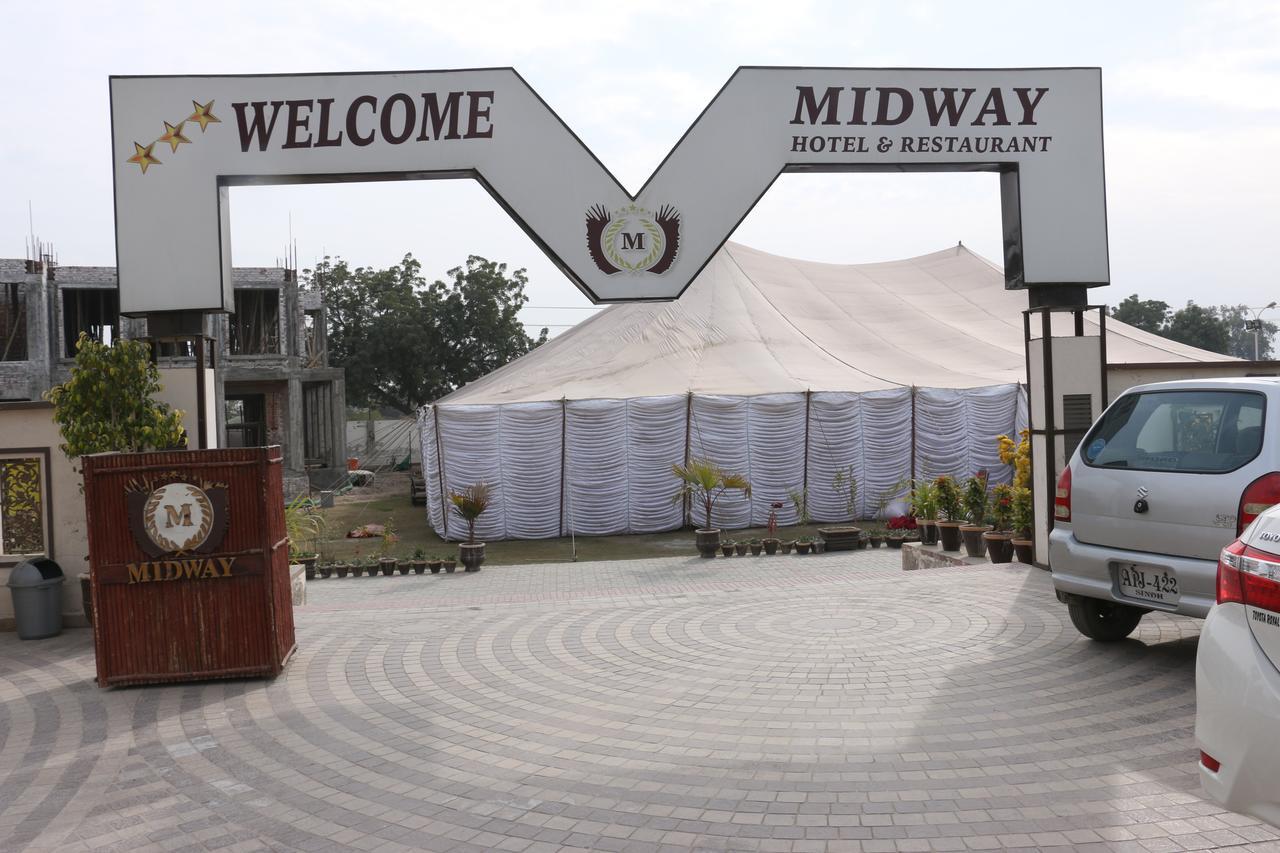 Midway Hotel & Restaurant Sadiqabad エクステリア 写真