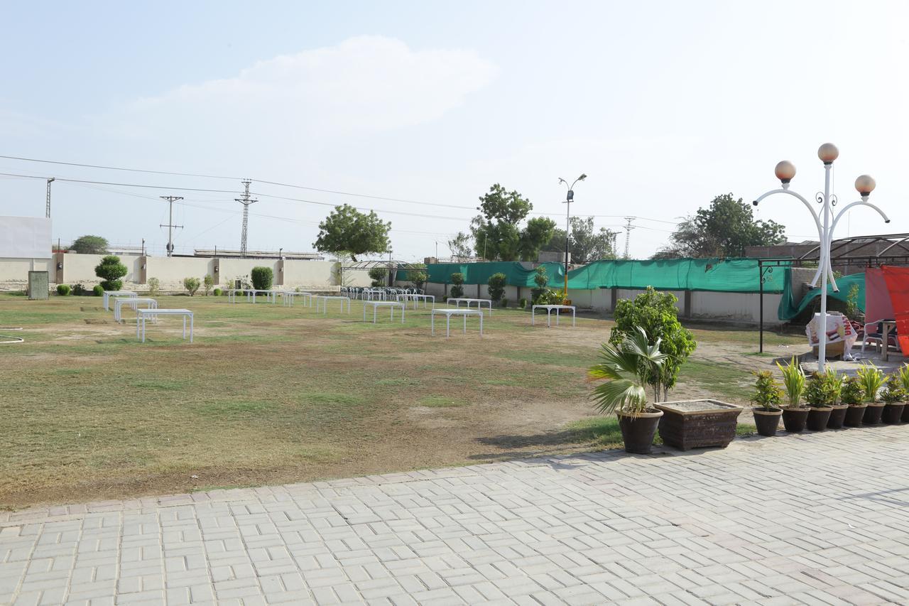 Midway Hotel & Restaurant Sadiqabad エクステリア 写真