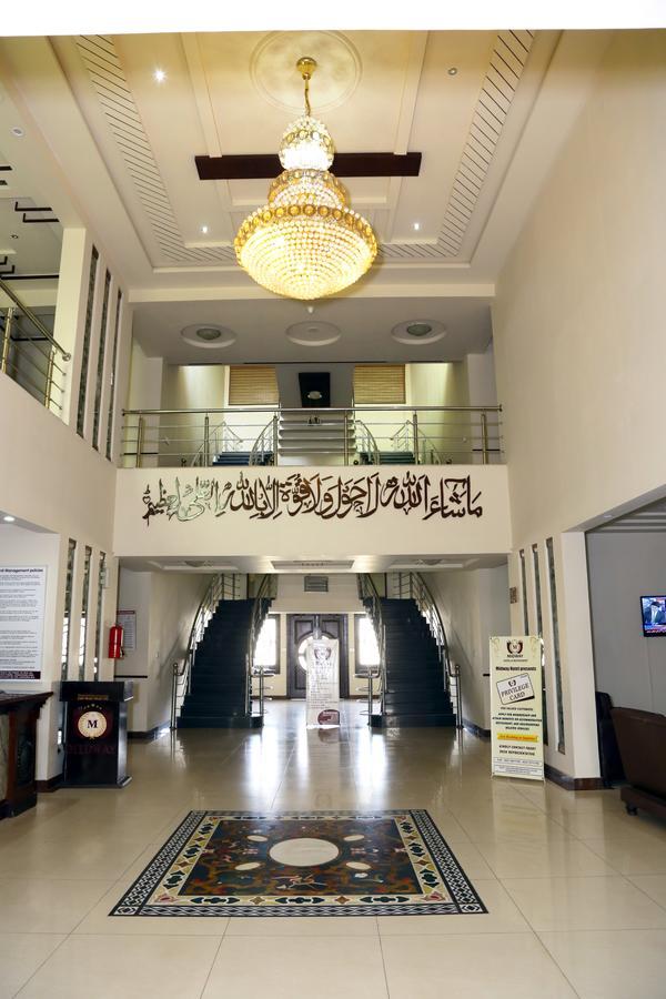 Midway Hotel & Restaurant Sadiqabad エクステリア 写真