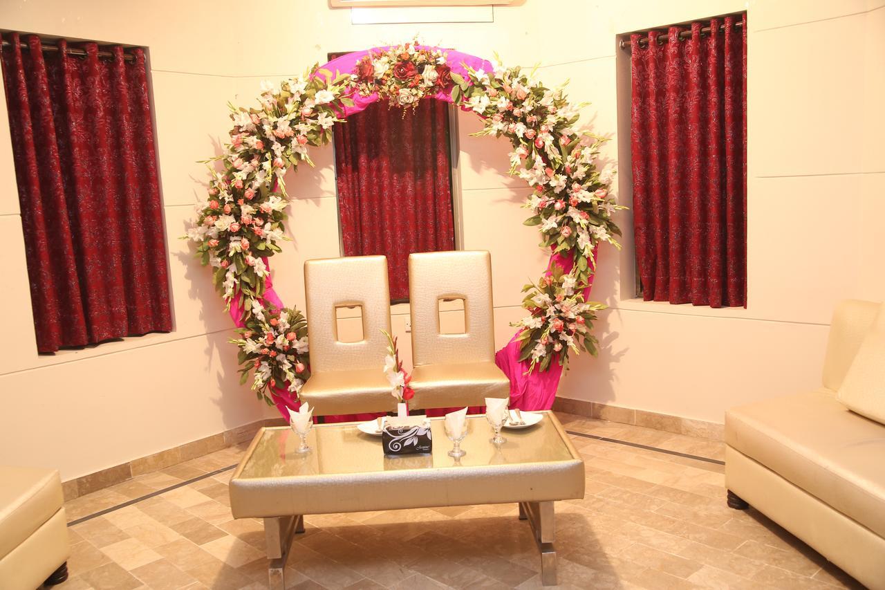 Midway Hotel & Restaurant Sadiqabad エクステリア 写真